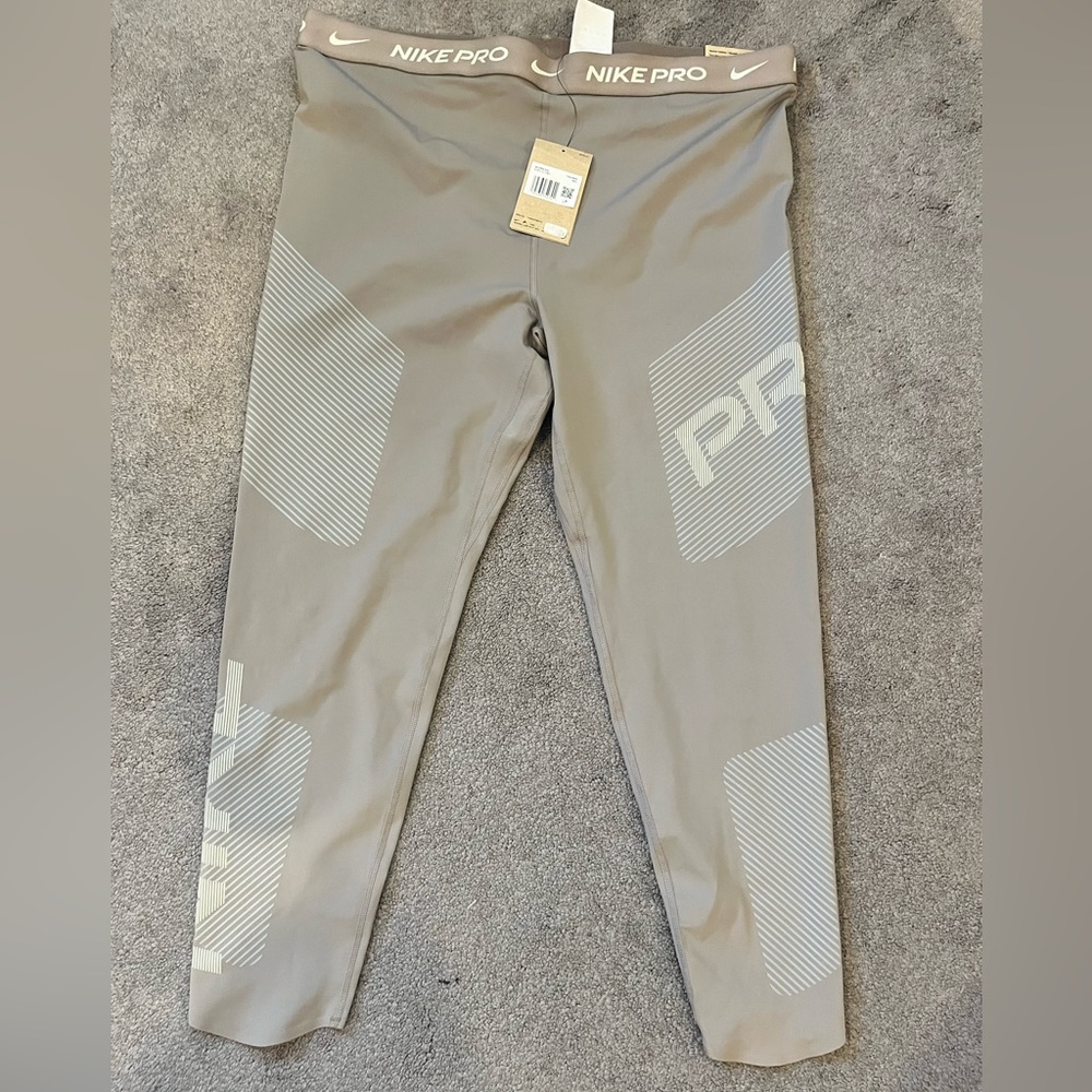 Nike Pro leggings NWT Size XXL Tan. High Waisted.